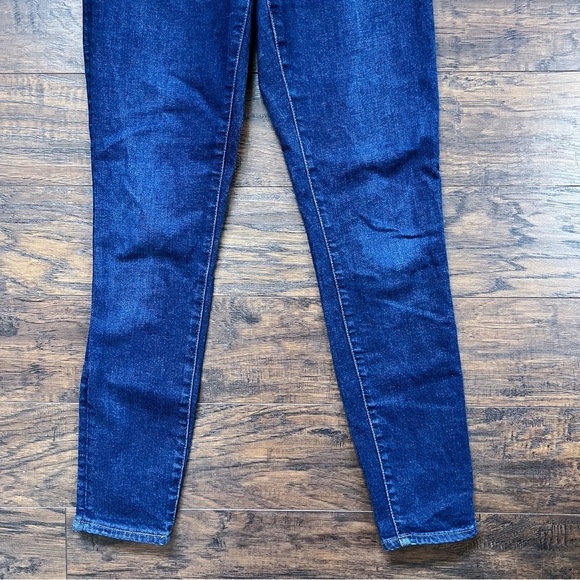 Madewell • Maternity Over-the-Belly Skinny Jeans in Orland Wash: TENCEL™ Denim - Picture 7 of 11